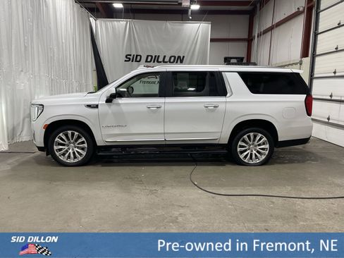 Used 2023 GMC Yukon XL Denali image 9