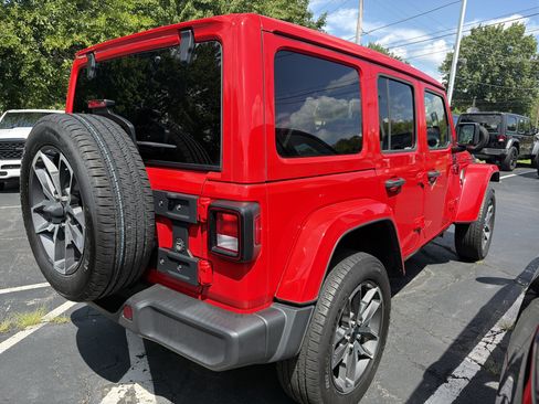 Certified 2024 Jeep Wrangler Unlimited w/ Convenience Group AWD/4WD image 7