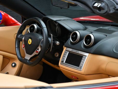 Used 2014 Ferrari California RWD image 15