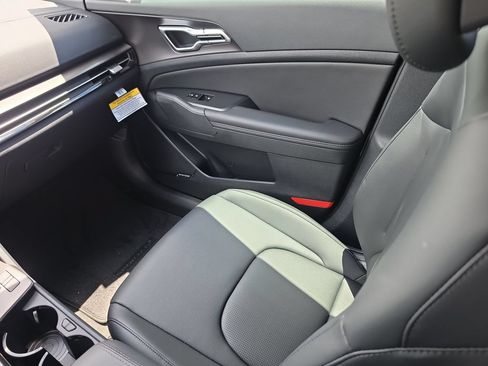 New 2026 Kia Sportage SX FWD image 16
