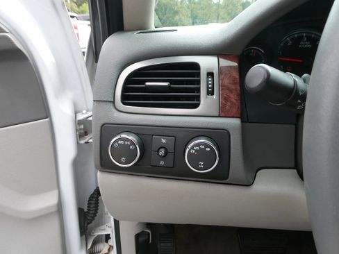 Used 2008 Chevrolet Avalanche LT w/ LT Preferred Equipment Group image 16