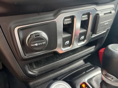 Used 2022 Jeep Wrangler Sport AWD/4WD image 19