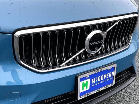 Used 2024 Volvo XC40 B5 Ultimate w/ Climate Package image 33