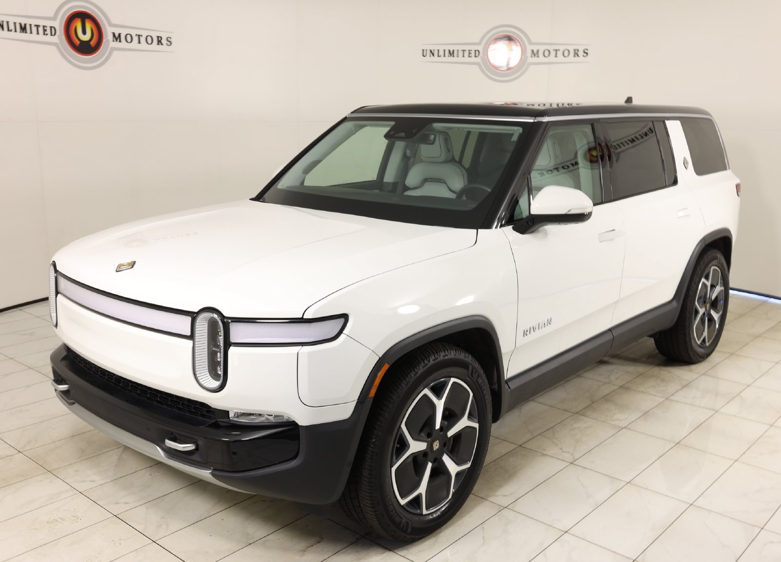 Used 2023 Rivian R1S Adventure Dual AWD/4WD image 35