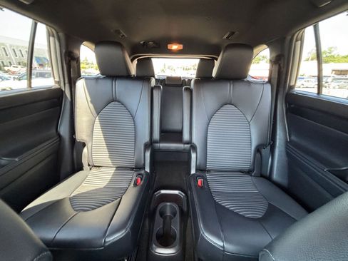 Used 2025 Toyota Highlander XSE AWD/4WD image 42
