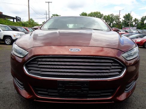 Used 2015 Ford Fusion SE image 2