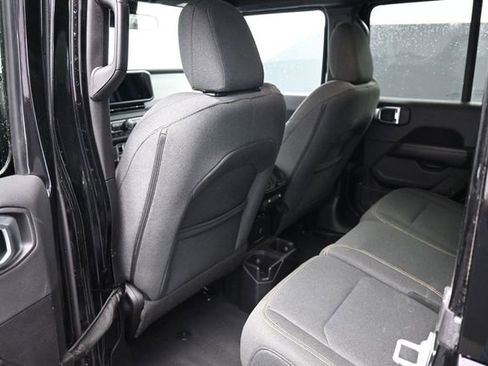 Used 2025 Jeep Wrangler Unlimited Sahara AWD/4WD image 14