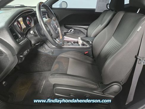 Used 2015 Dodge Challenger SXT RWD image 14