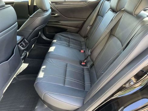 Used 2020 Lexus ES 300h Ultra Luxury w/ Accessory Package image 16