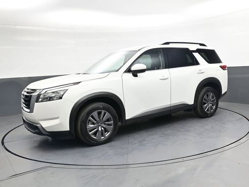 Used 2025 Nissan Pathfinder SV AWD/4WD image 11