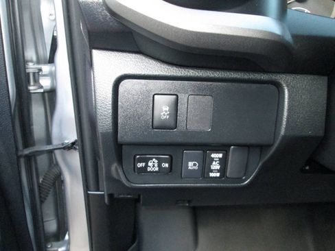 Used 2021 Toyota Tacoma TRD Off-Road AWD/4WD image 14