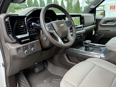 Used 2025 Chevrolet Silverado 1500 LTZ AWD/4WD image 23