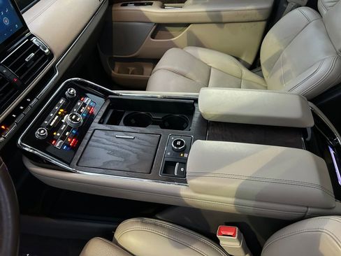 Used 2023 Lincoln Navigator Reserve image 20