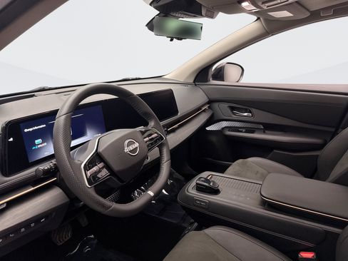Used 2024 Nissan Ariya AWD image 10