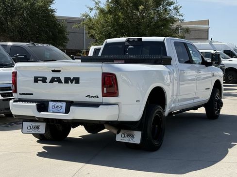 Used 2025 RAM 3500 Laramie AWD/4WD image 4