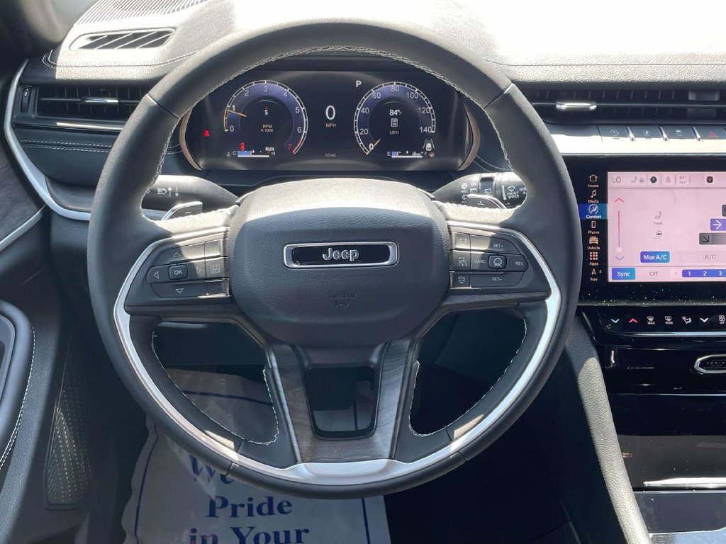 New 2027 Jeep Grand Cherokee Altitude RWD image 22