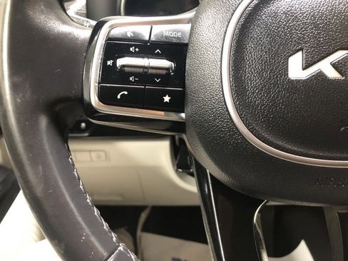 Certified 2023 Kia Carnival LX image 22