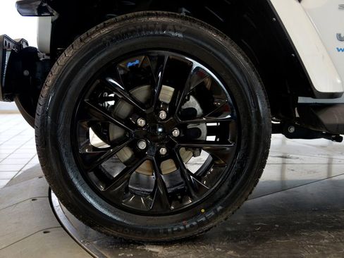 Used 2022 Jeep Wrangler Unlimited Sahara w/ Cold Weather Group image 10