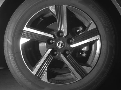 Used 2025 Nissan Sentra SV FWD image 13