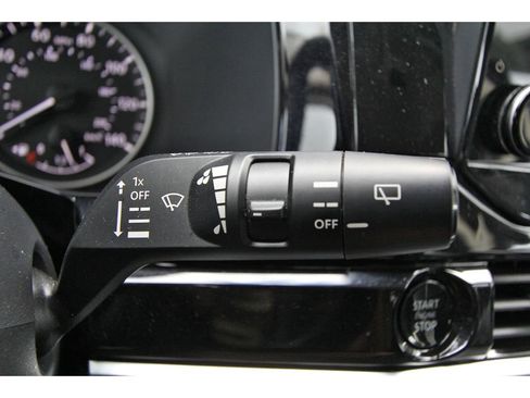 Used 2025 Nissan Pathfinder SL image 18