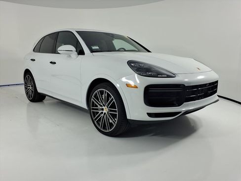 Used 2022 Porsche Cayenne Turbo image 10