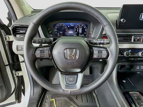 Used 2025 Honda Pilot Elite image 13