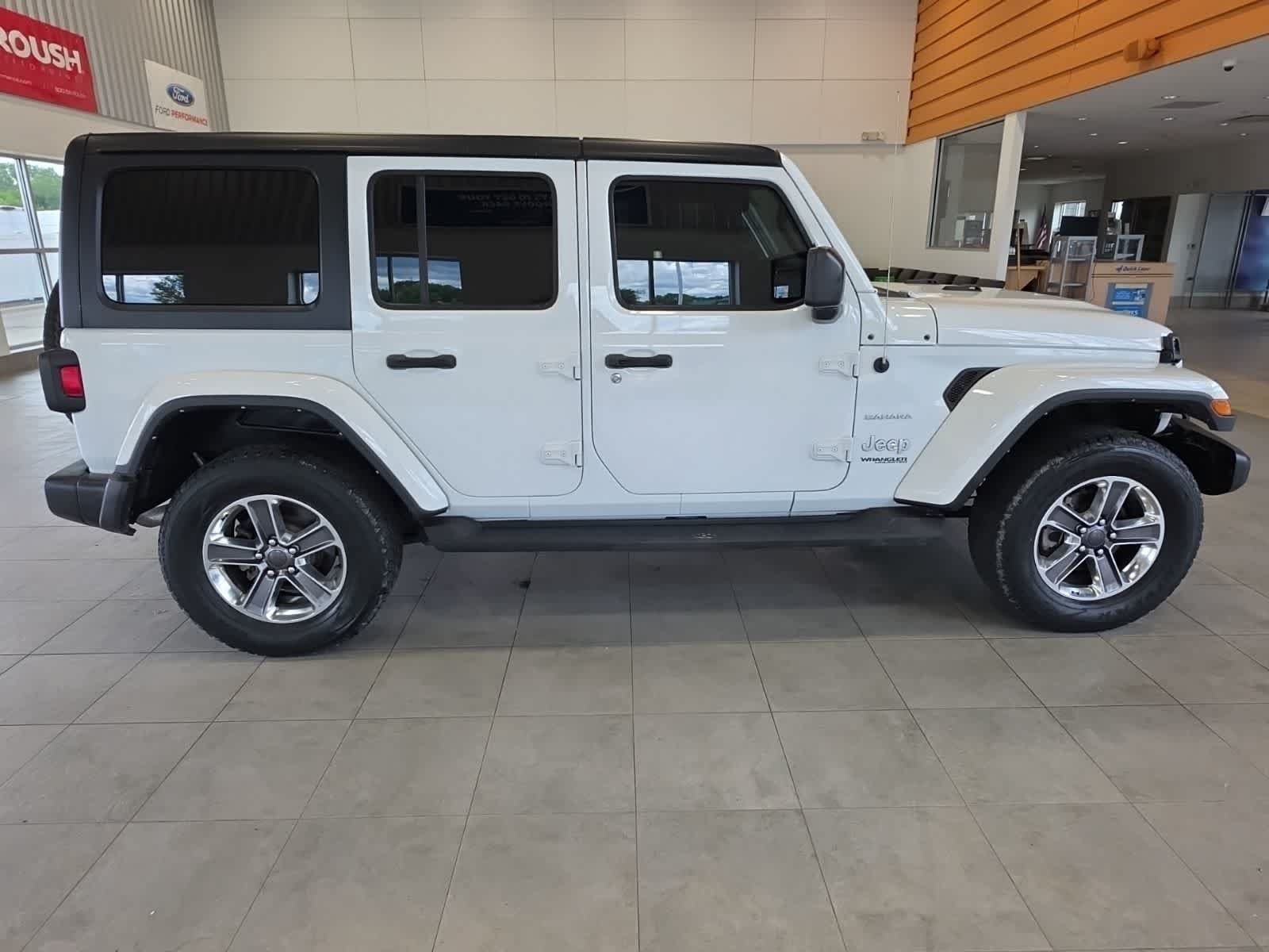 Used 2022 Jeep Wrangler Unlimited Sahara w/ Cold Weather Group AWD/4WD image 6