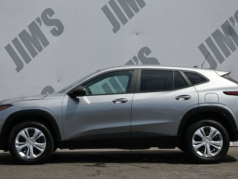 Used 2024 Chevrolet Trax LS w/ Driver Confidence Package FWD image 6