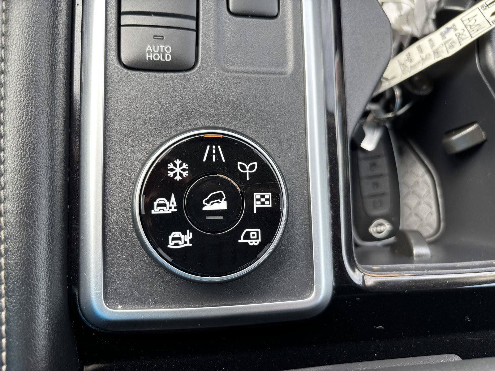 Used 2024 Nissan Pathfinder SV w/ Lighting Package (N92) AWD/4WD image 30