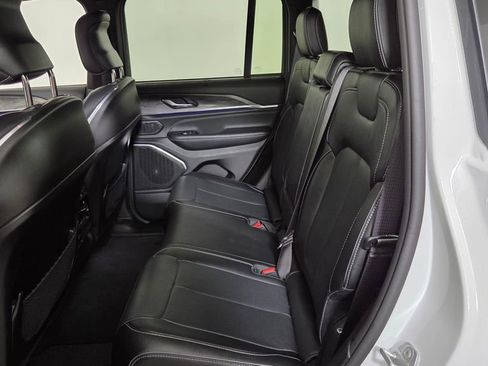 Used 2023 Jeep Grand Cherokee Overland w/ Luxury Tech Group IV image 32