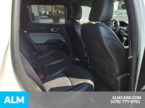 Used 2025 Jeep Compass Latitude AWD/4WD image 29