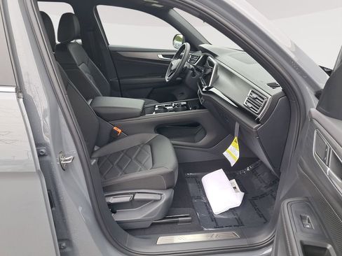 New 2025 Volkswagen Atlas Cross Sport SE image 18