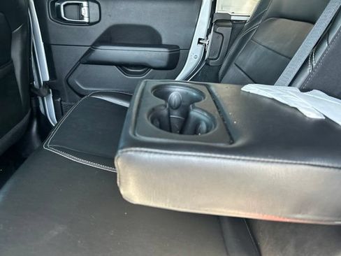 Used 2022 Jeep Wrangler Unlimited Sahara w/ Cold Weather Group AWD/4WD image 42