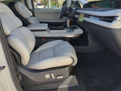 New 2025 Lincoln Navigator L Reserve image 25