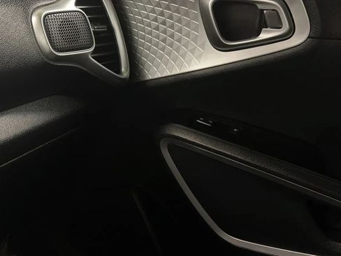 Used 2023 Kia Soul LX w/ LX Technology Package FWD image 16