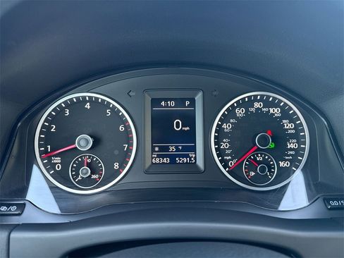 Used 2017 Volkswagen Tiguan S image 10