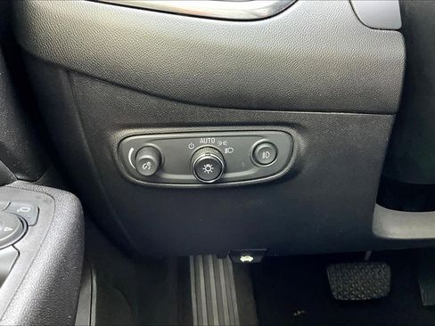 Used 2020 Chevrolet Equinox LT w/ Driver Convenience Package image 31