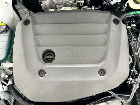 Used 2025 Volvo XC40 B5 Plus w/ Climate Package image 28