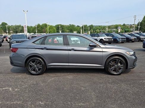 Used 2023 Volkswagen Jetta SE w/ Black Wheel Package FWD image 9