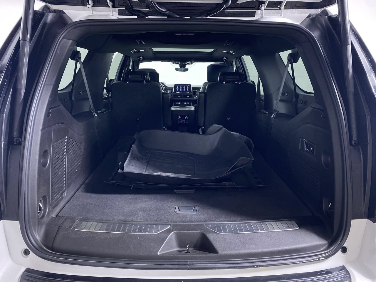 Certified 2021 Chevrolet Suburban High Country AWD/4WD image 15