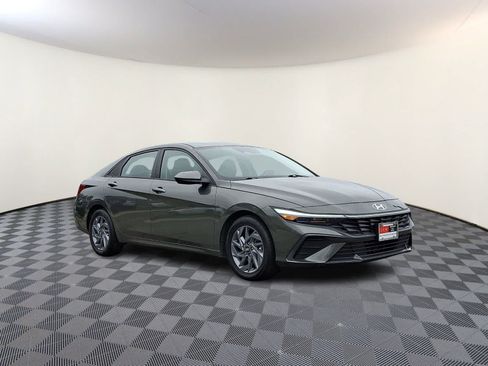 Used 2024 Hyundai Elantra SEL FWD image 4