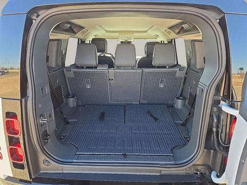 Used 2024 Land Rover Defender 110 X-Dynamic SE image 14