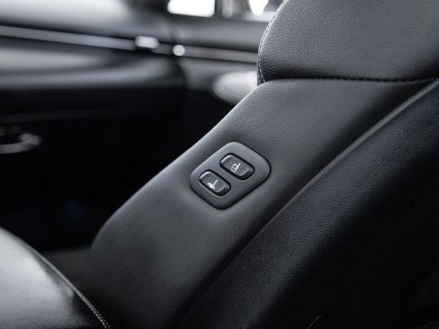 Used 2023 Genesis GV70 3.5T Sport AWD/4WD image 37