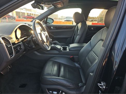 Used 2020 Porsche Cayenne S w/ Premium Package AWD/4WD image 8