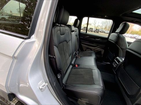 Certified 2025 Jeep Grand Cherokee Altitude image 14