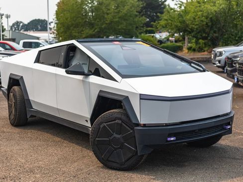 Used 2024 Tesla Cybertruck Cyberbeast AWD/4WD image 2