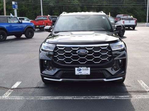 Used 2026 Ford Explorer Platinum AWD/4WD image 2
