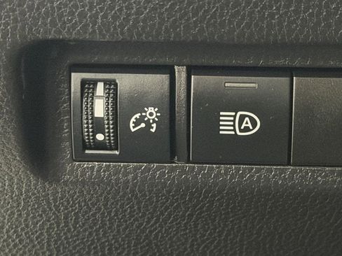 Used 2025 Toyota RAV4 XLE FWD image 25