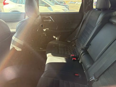 Used 2024 Mitsubishi Outlander SE image 19