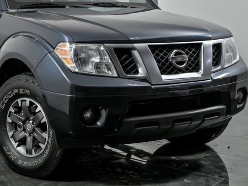 Used 2019 Nissan Frontier PRO-4X image 2